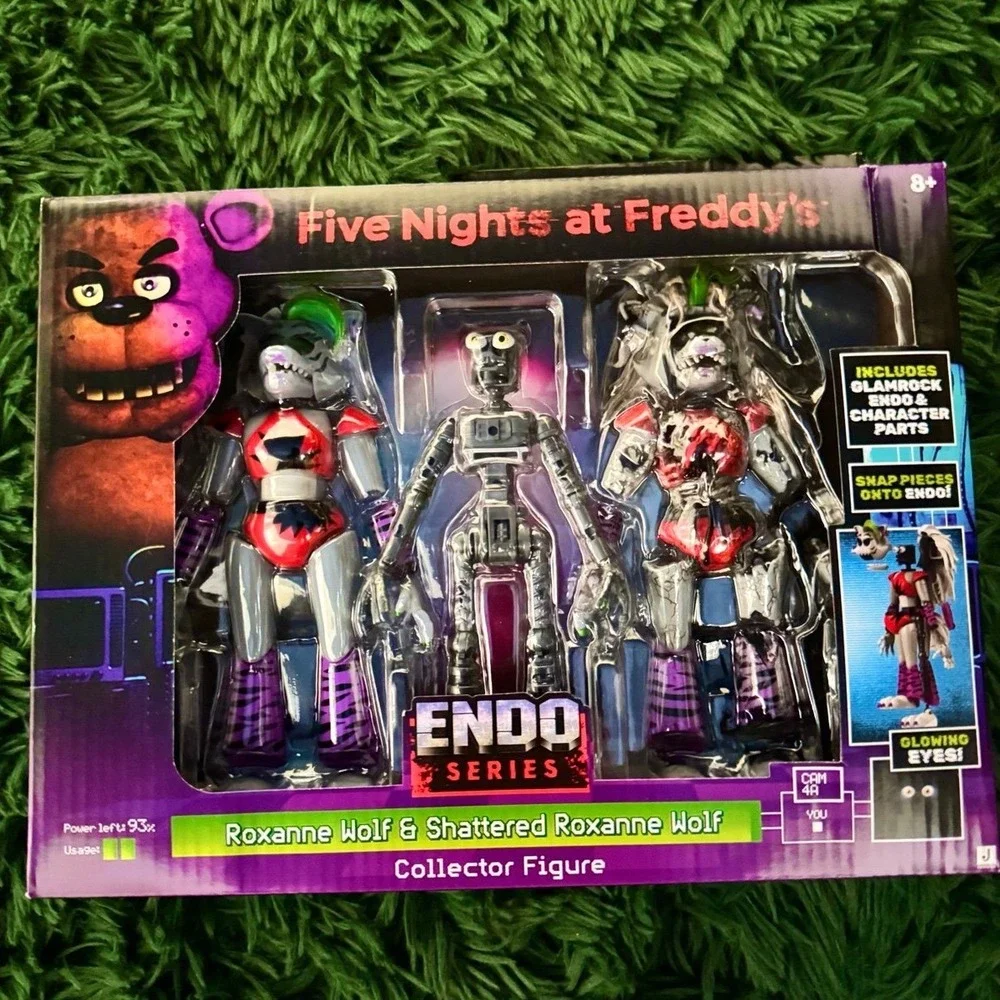 FNAF Jazwares Endo Series Roxanne Wolf & Shattered Roxanne Wolf
